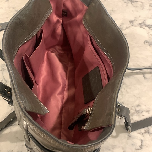 COACH Gallery Tote Handbag in Glossy Gray Patent Leather - Picture 8 of 8